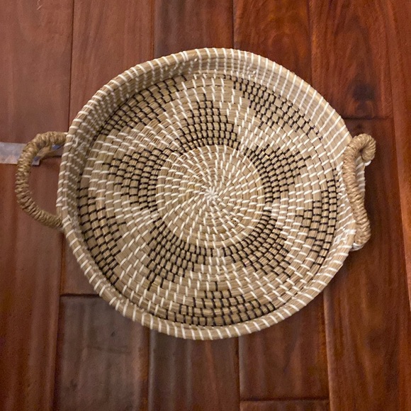Rattan Wicker Round Serving Tray, Hand Woven Star Design Tan Black White 16” - Picture 1 of 5